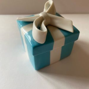 Adorable Tiffany trinket box!